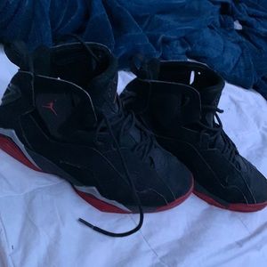 Black Jordan’s size 7 dm is want